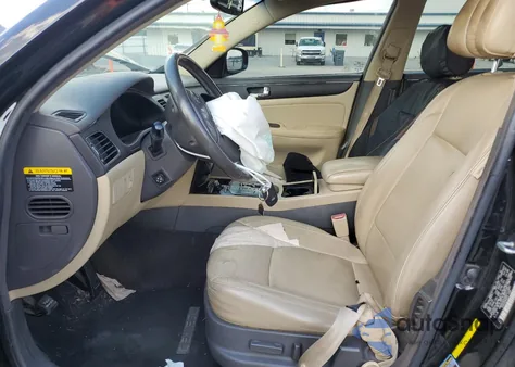 2011 Hyundai Genesis 3.8L z USA, uszkodzony, nr VIN KMHGC4DE4BU117462